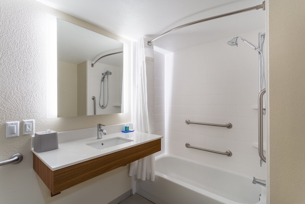 holiday inn express and suites cedar falls waterloo by ihg