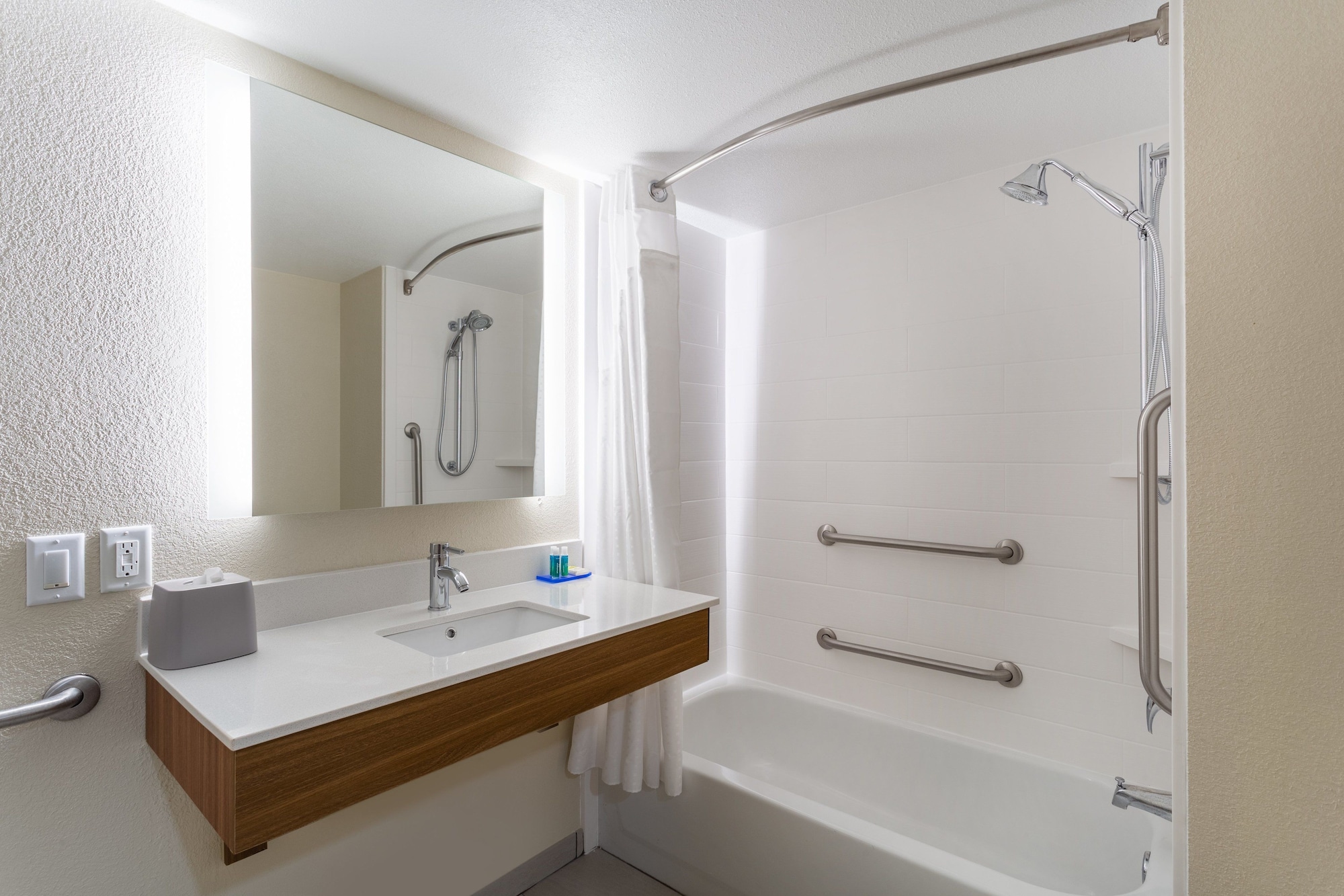 holiday inn express and suites cedar falls waterloo by ihg