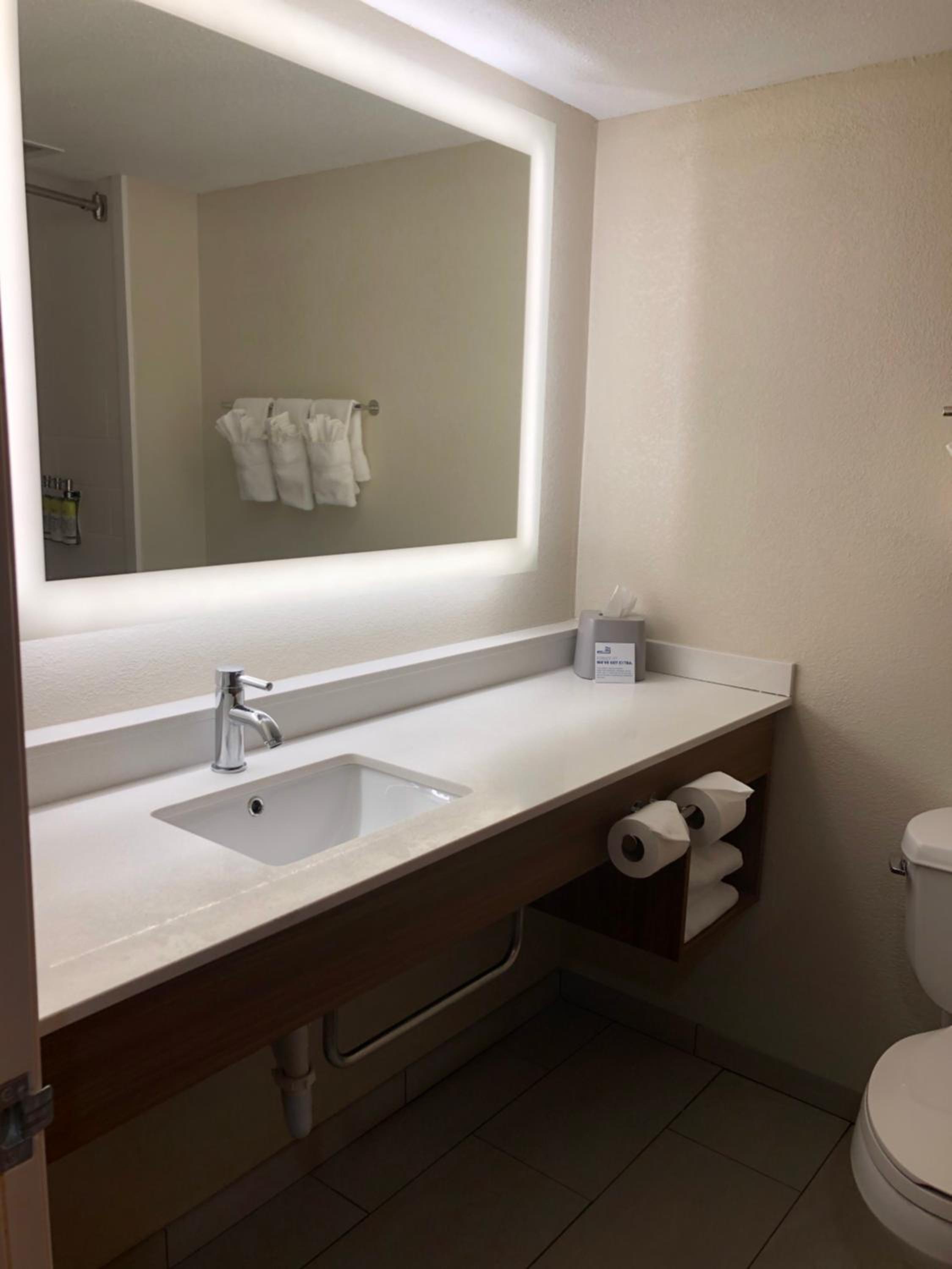 holiday inn express and suites cedar falls waterloo by ihg
