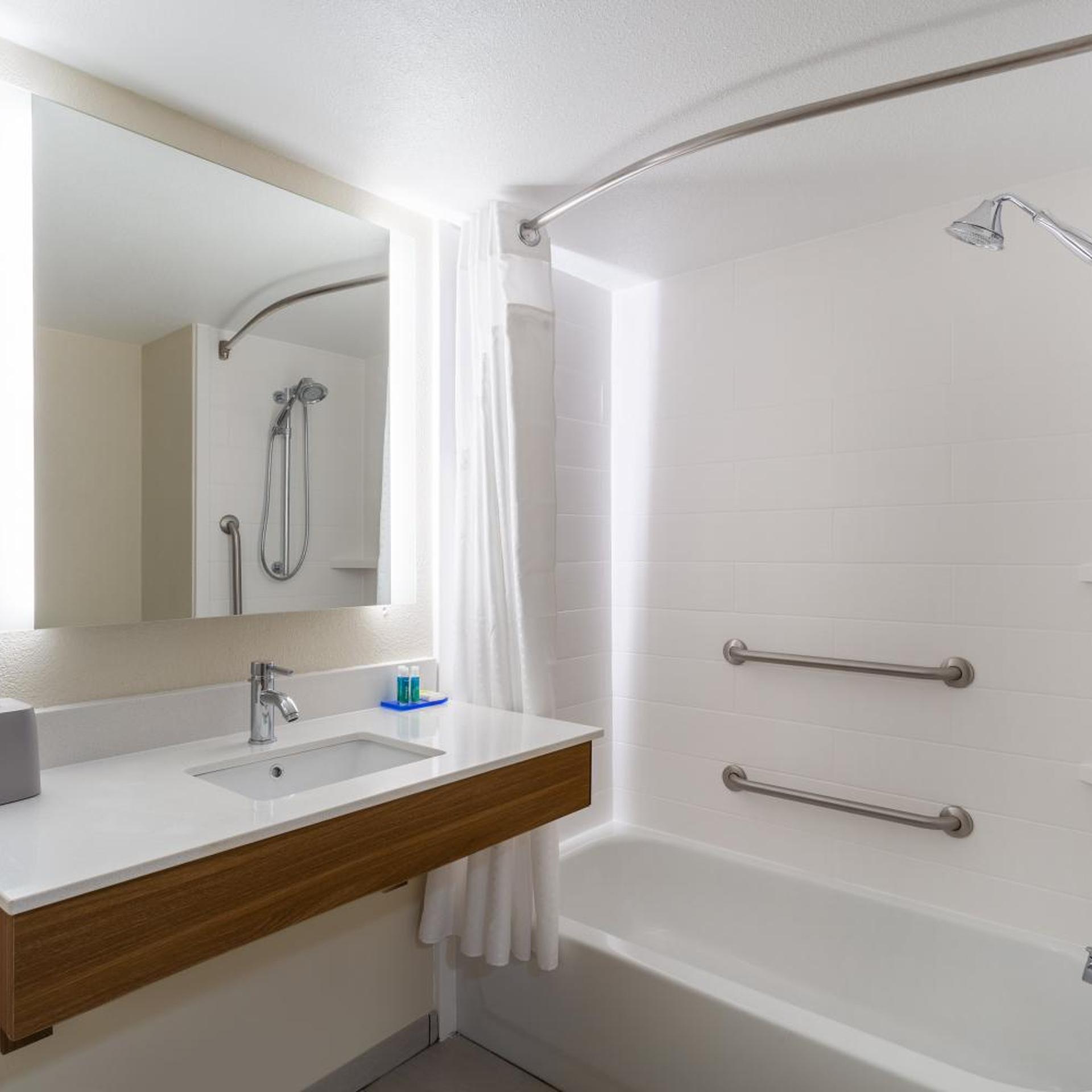 holiday inn express and suites cedar falls waterloo by ihg
