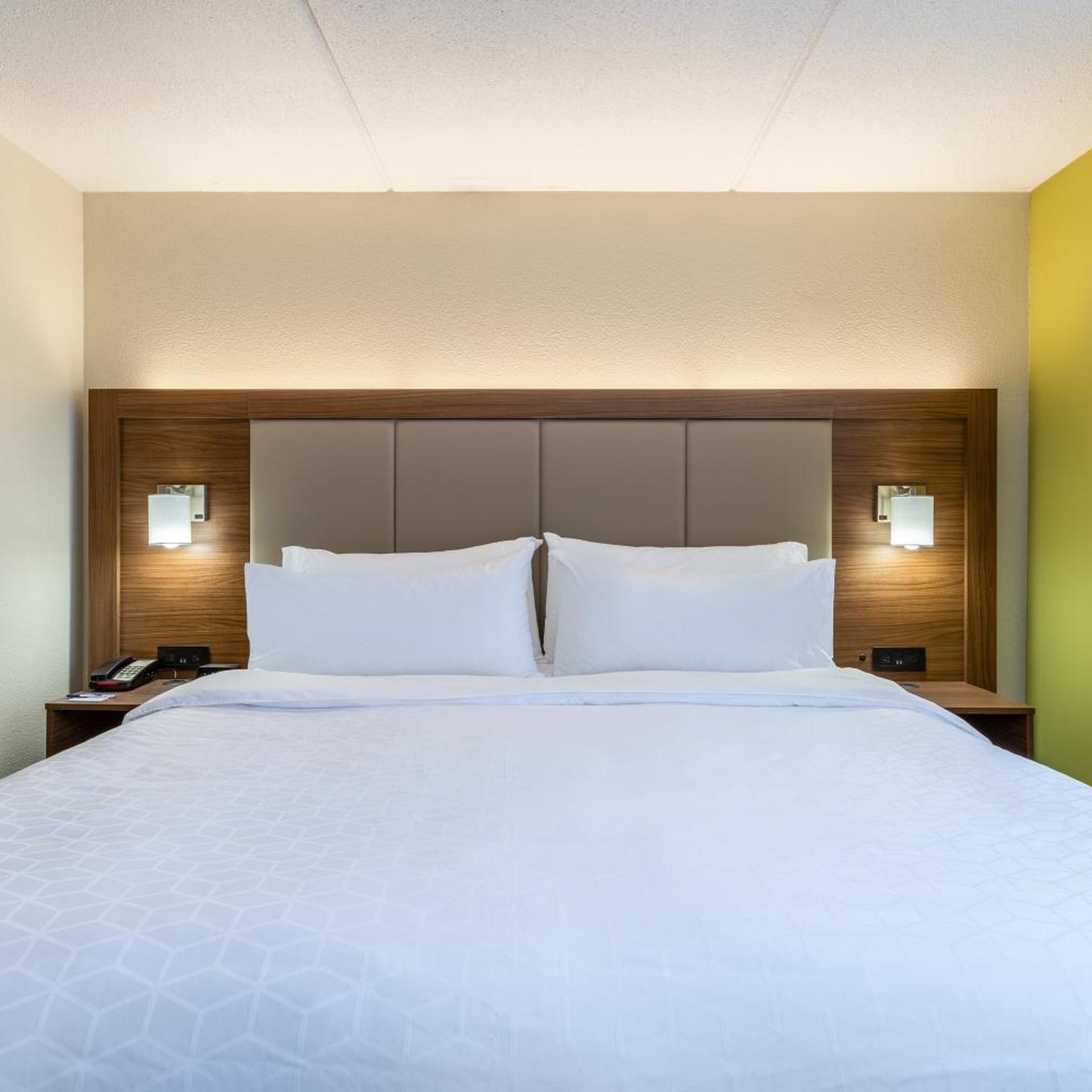 holiday inn express and suites cedar falls waterloo by ihg