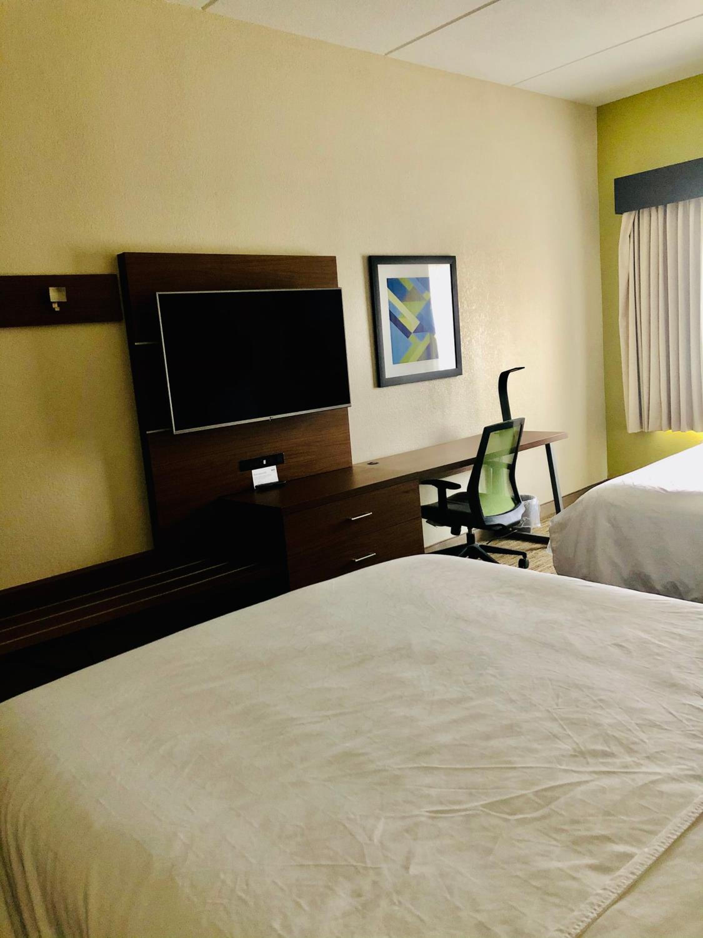 holiday inn express and suites cedar falls waterloo by ihg