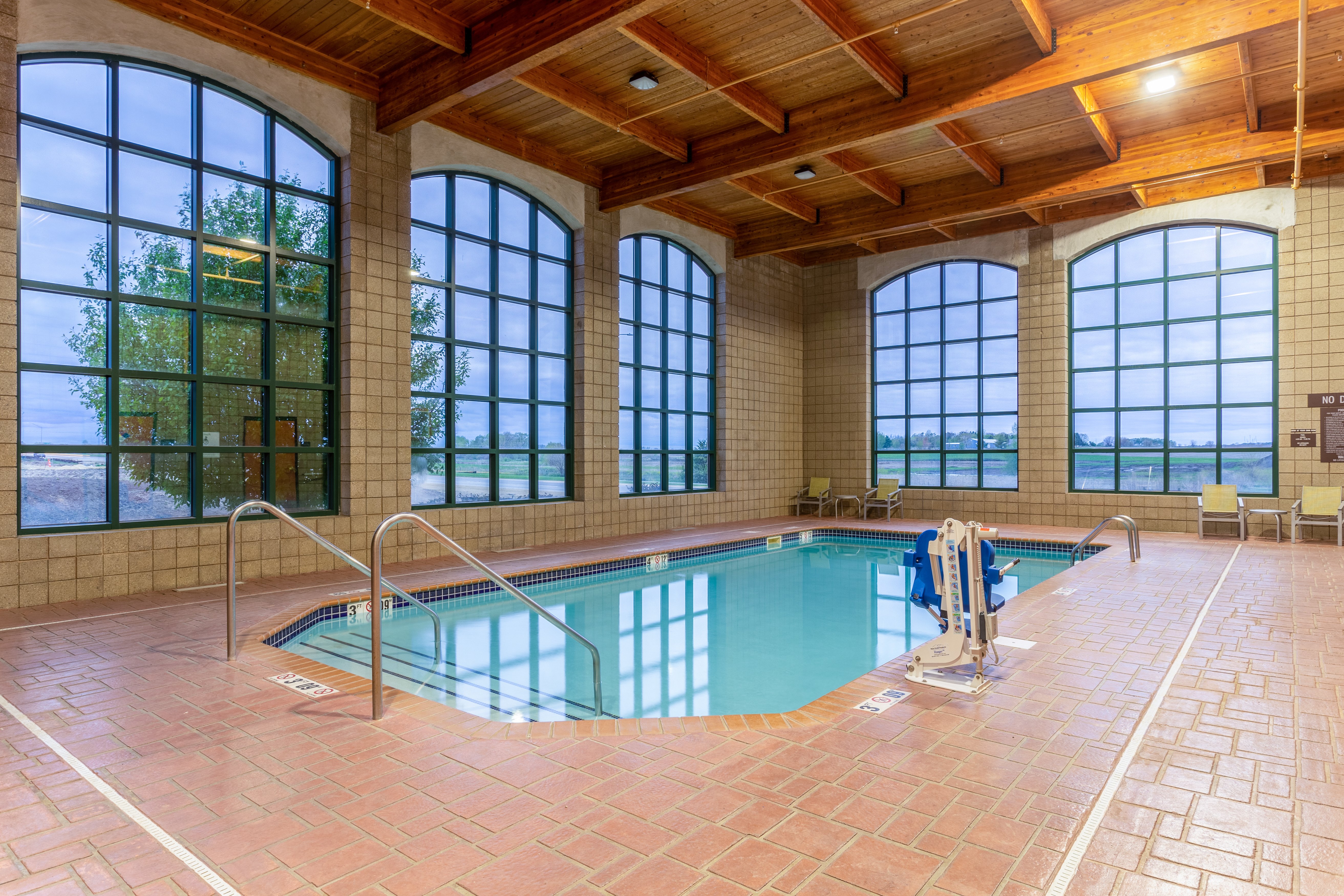 holiday inn express and suites cedar falls waterloo by ihg