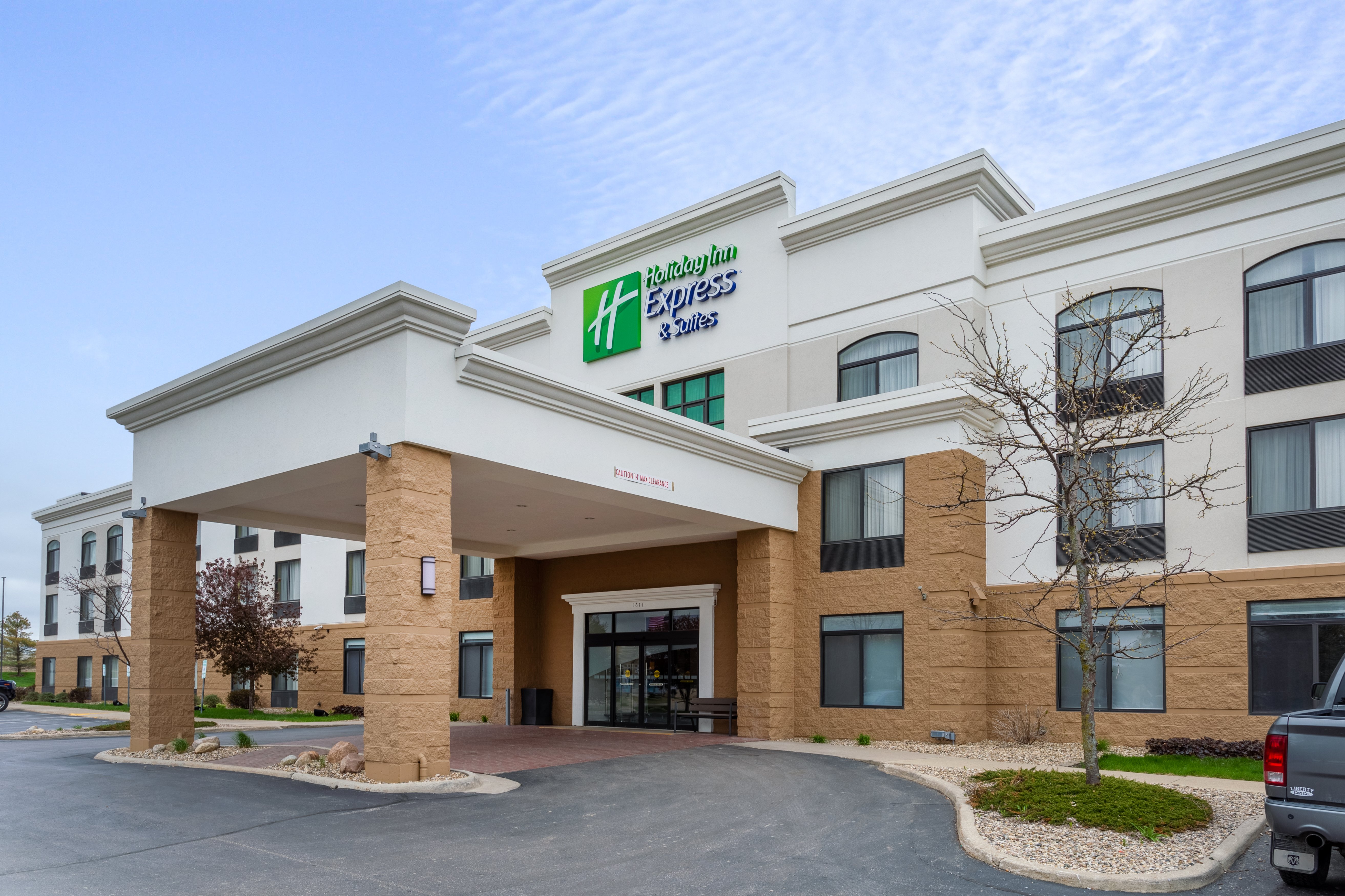 holiday inn express and suites cedar falls waterloo by ihg