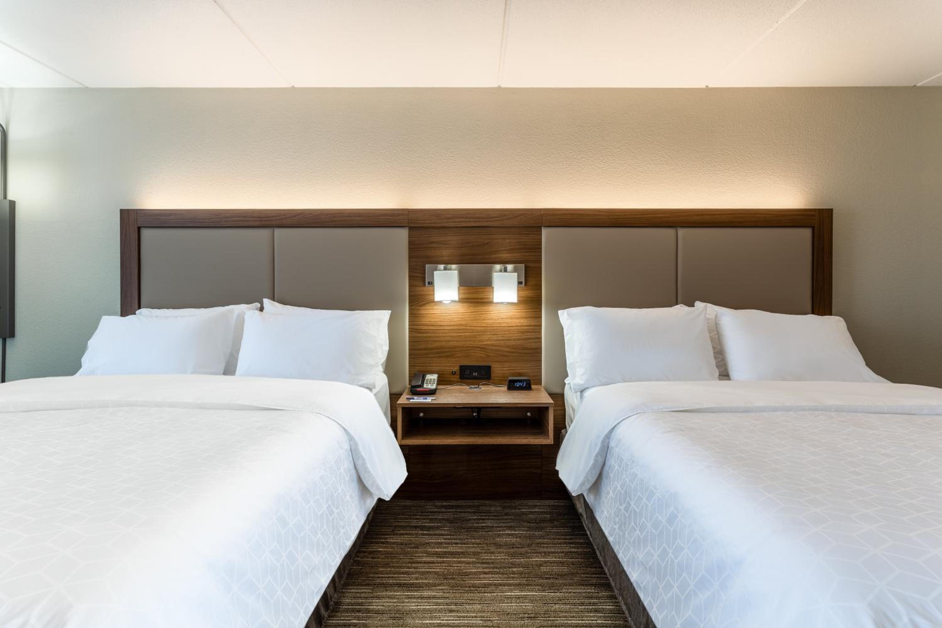 holiday inn express and suites cedar falls waterloo by ihg