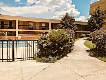 quality inn and suites statesboro area