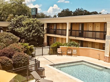 quality inn and suites statesboro area