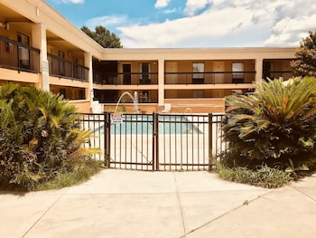 quality inn and suites statesboro area