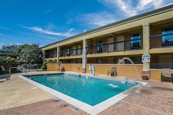 quality inn and suites statesboro area