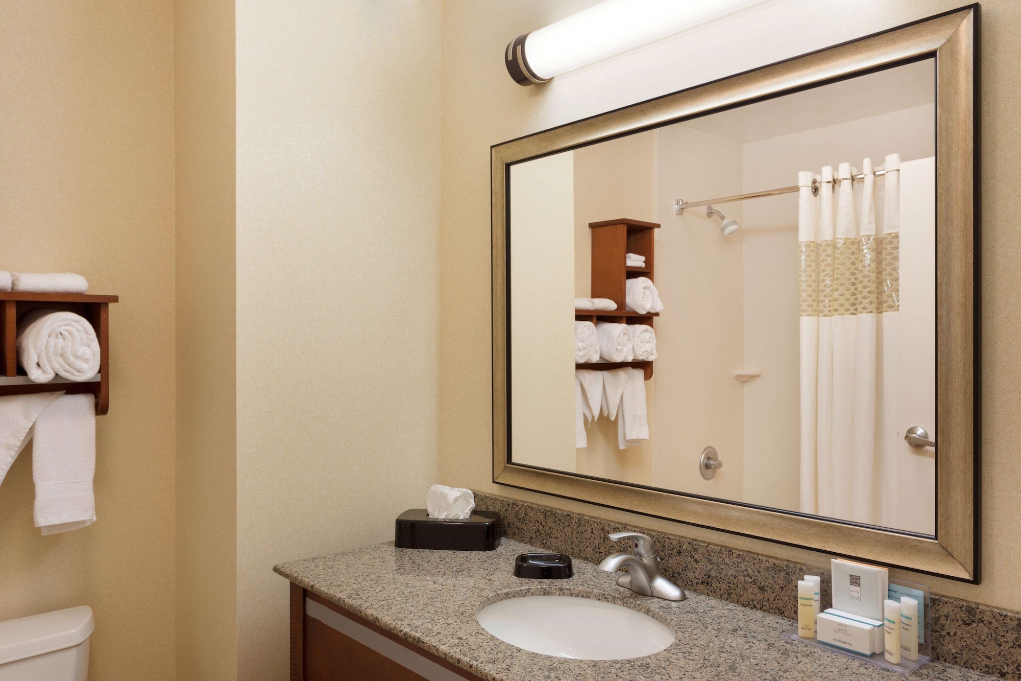 hampton inn and suites detroit chesterfield township