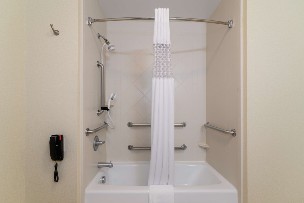 hampton inn and suites detroit chesterfield township