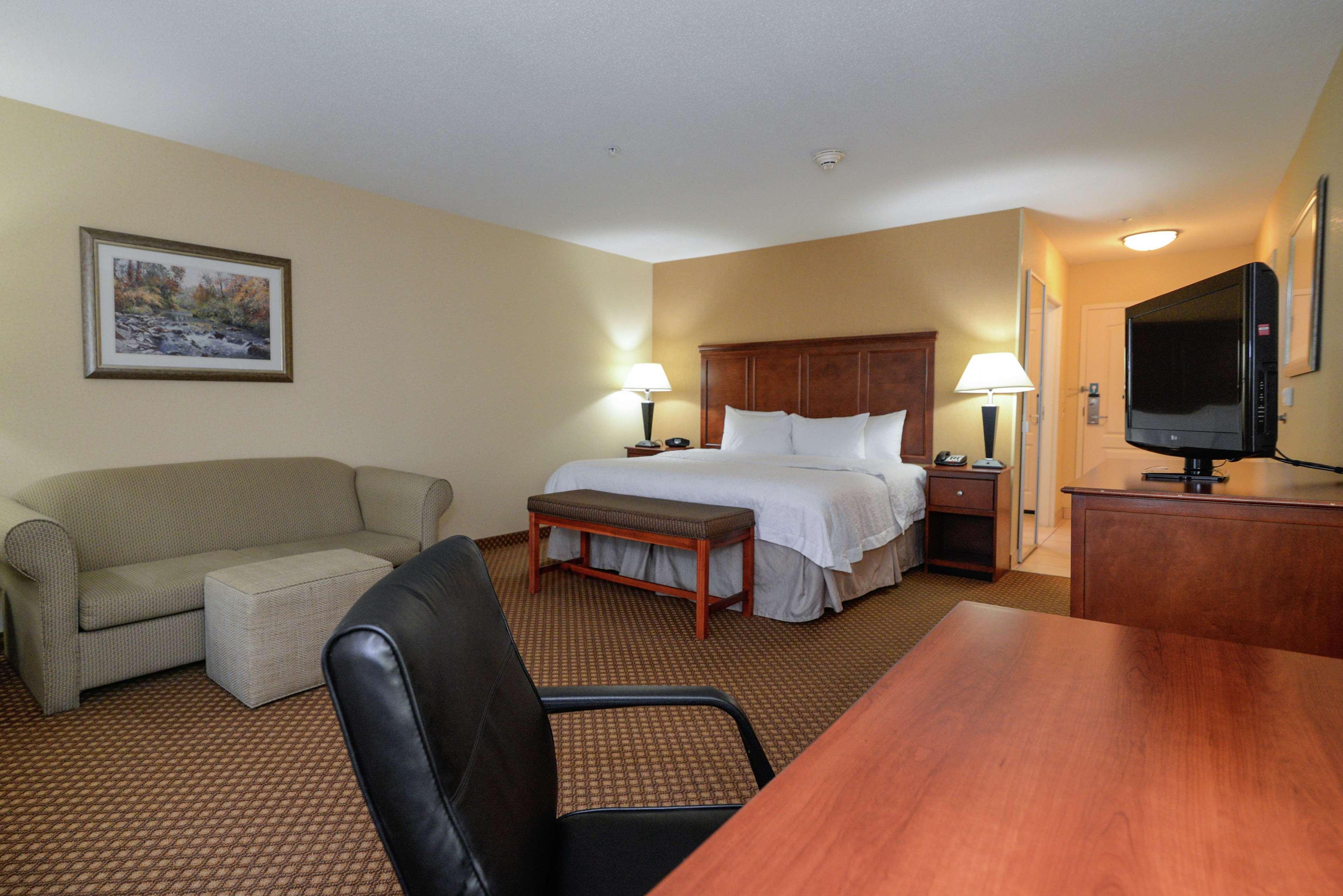 hampton inn and suites detroit chesterfield township
