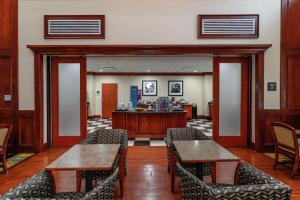 hampton inn and suites detroit chesterfield township