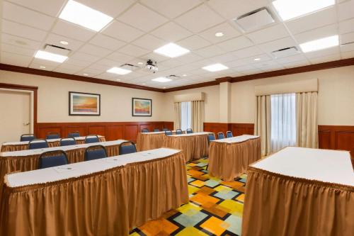 hampton inn and suites detroit chesterfield township