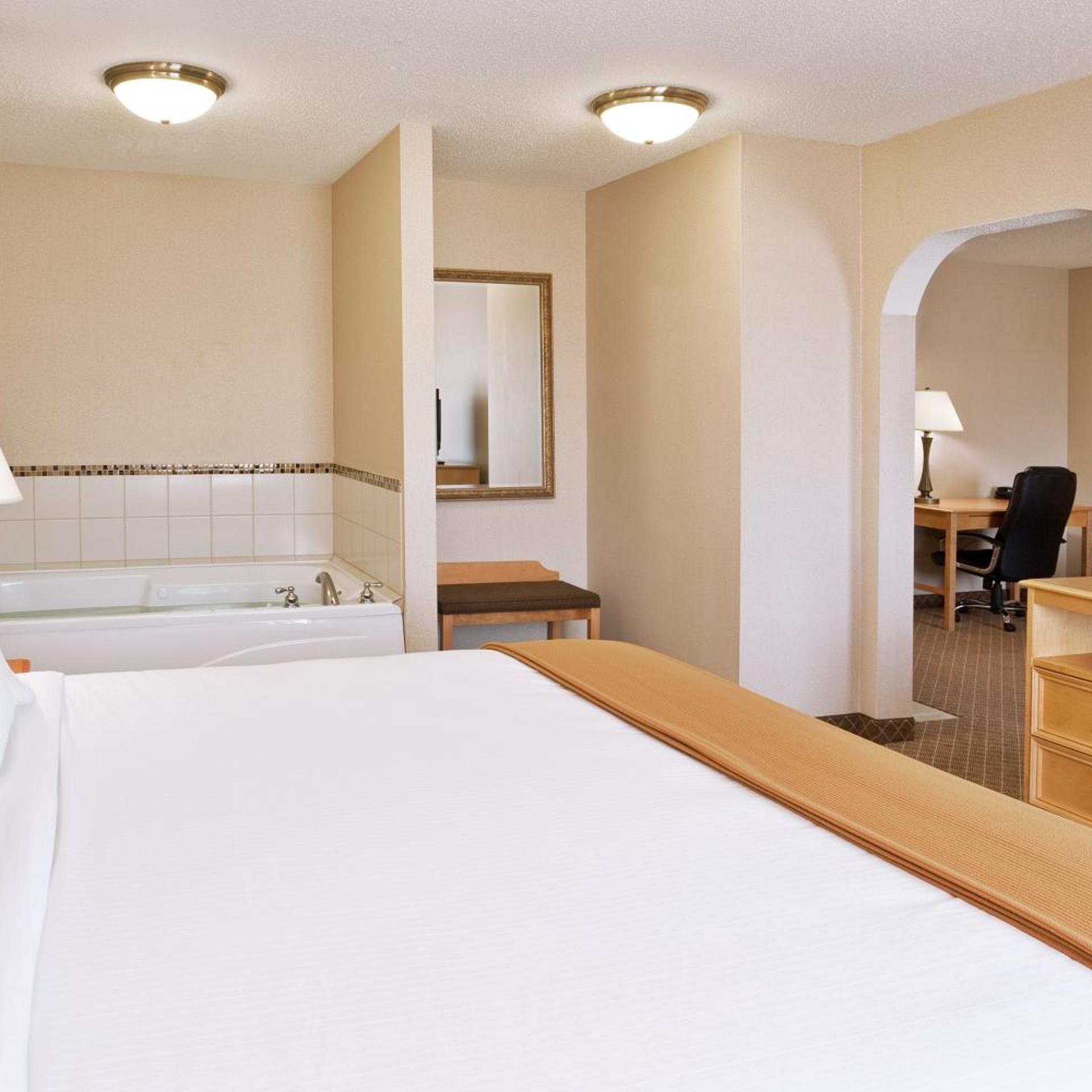 holiday inn express and suites chesterfield by ihg