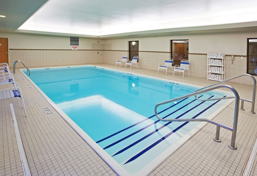 holiday inn express and suites chesterfield by ihg