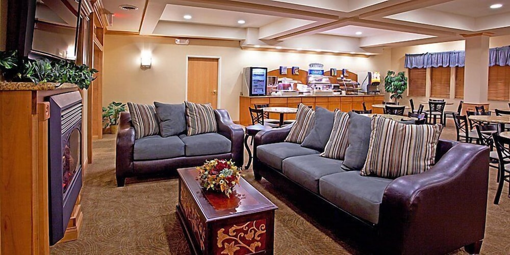 holiday inn express and suites chesterfield by ihg