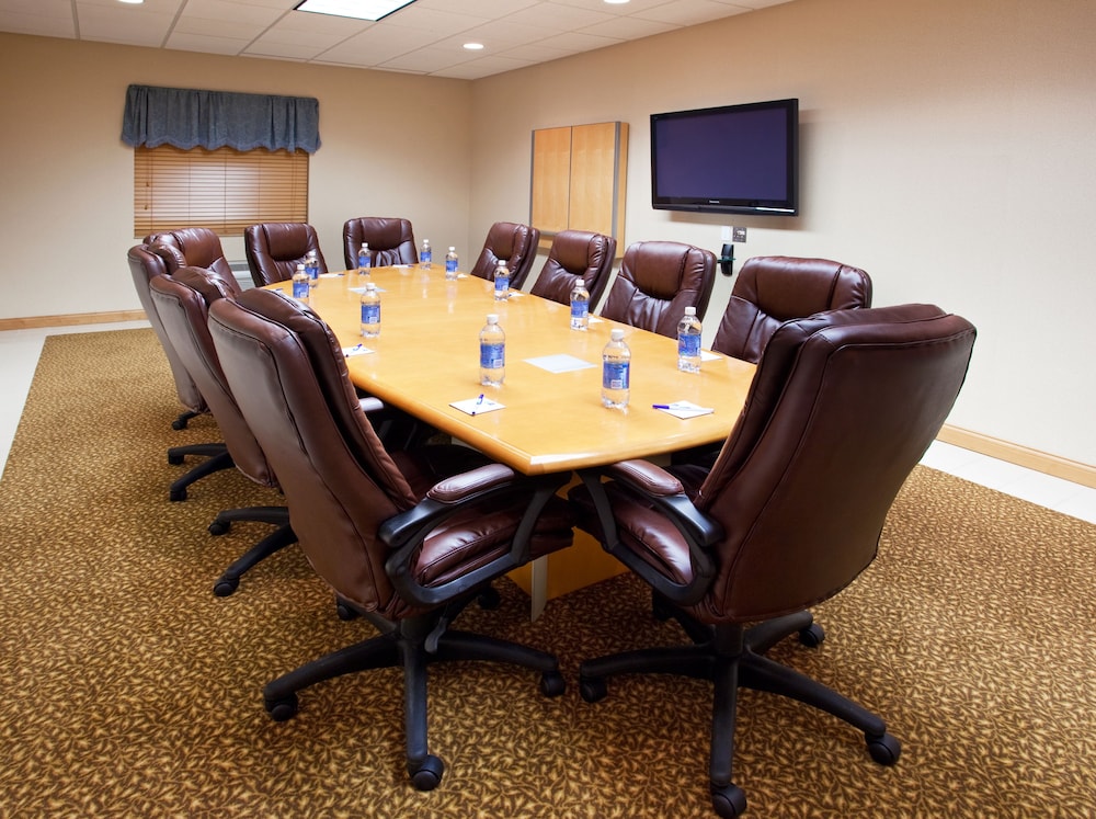 holiday inn express and suites chesterfield by ihg