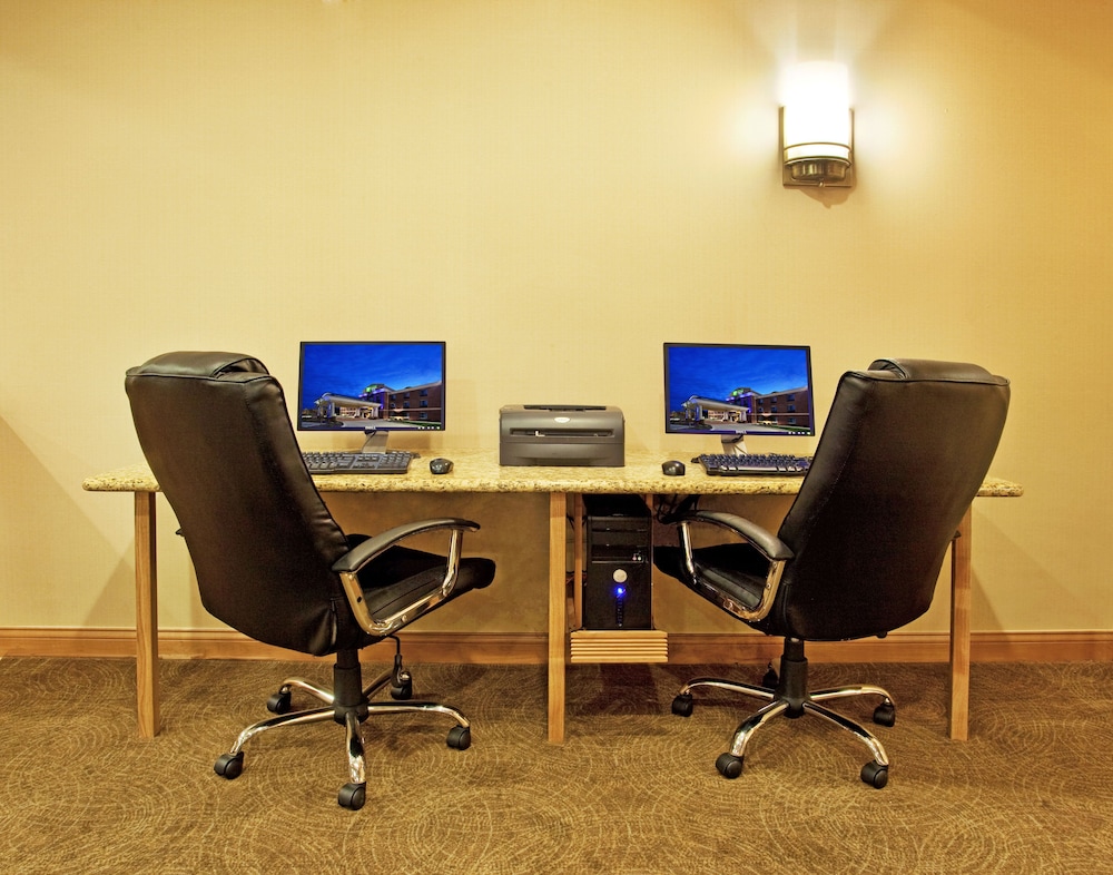 holiday inn express and suites chesterfield by ihg