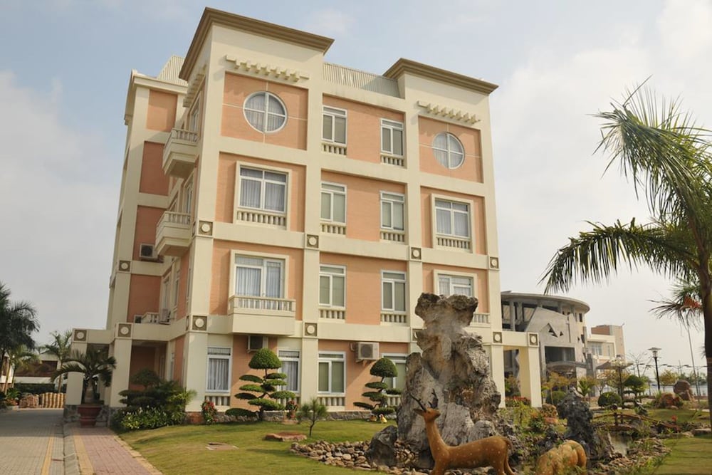 camela hotel and resort