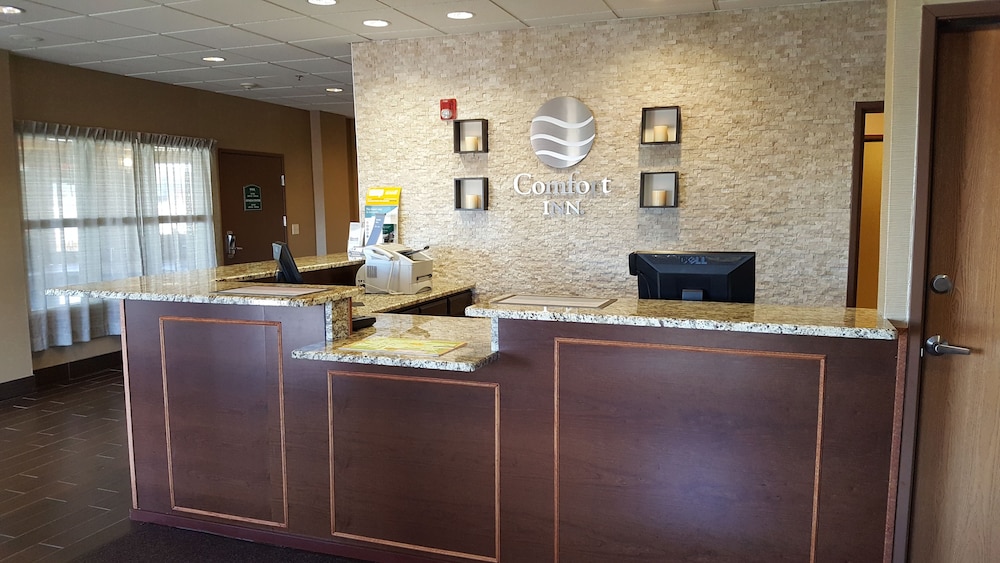 comfort inn and suites near university of wyoming