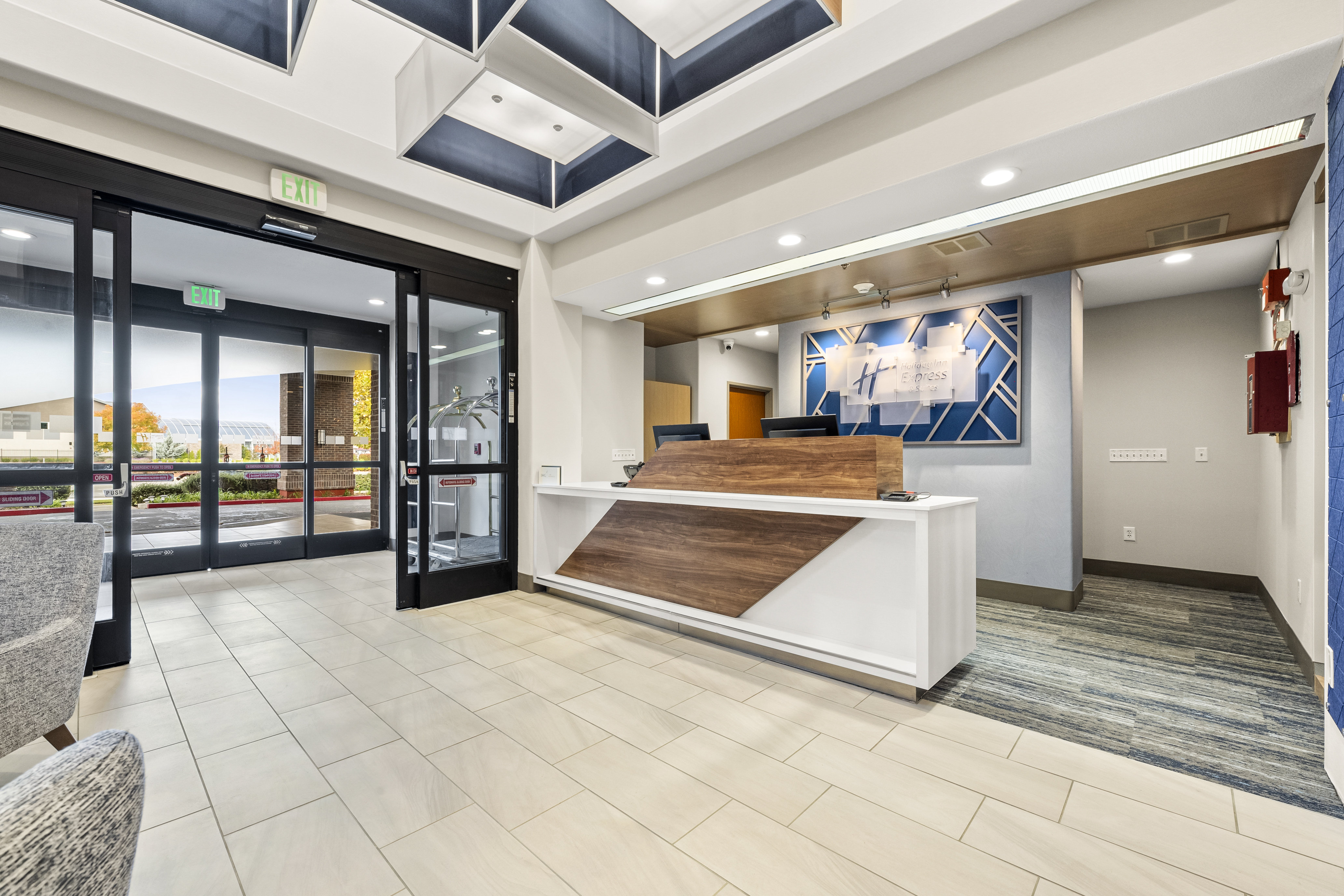 holiday inn express hotel and suites lincoln by ihg