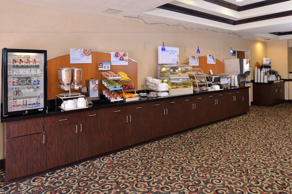 holiday inn express hotel and suites lincoln by ihg