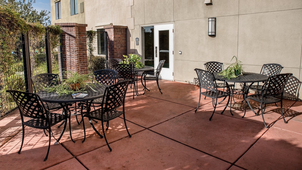 holiday inn express hotel and suites lincoln by ihg