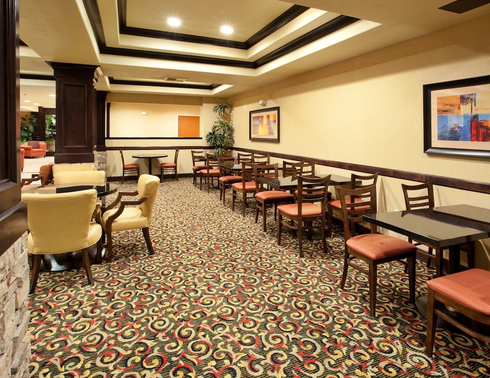 holiday inn express hotel and suites lincoln by ihg