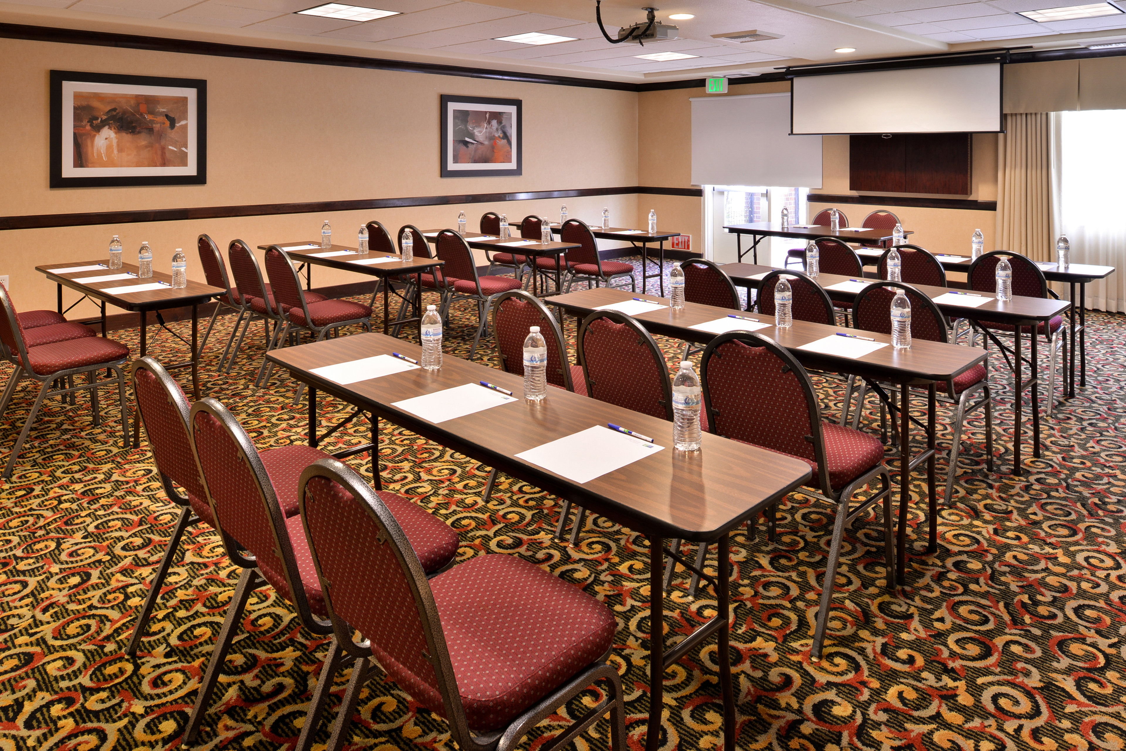 holiday inn express hotel and suites lincoln by ihg