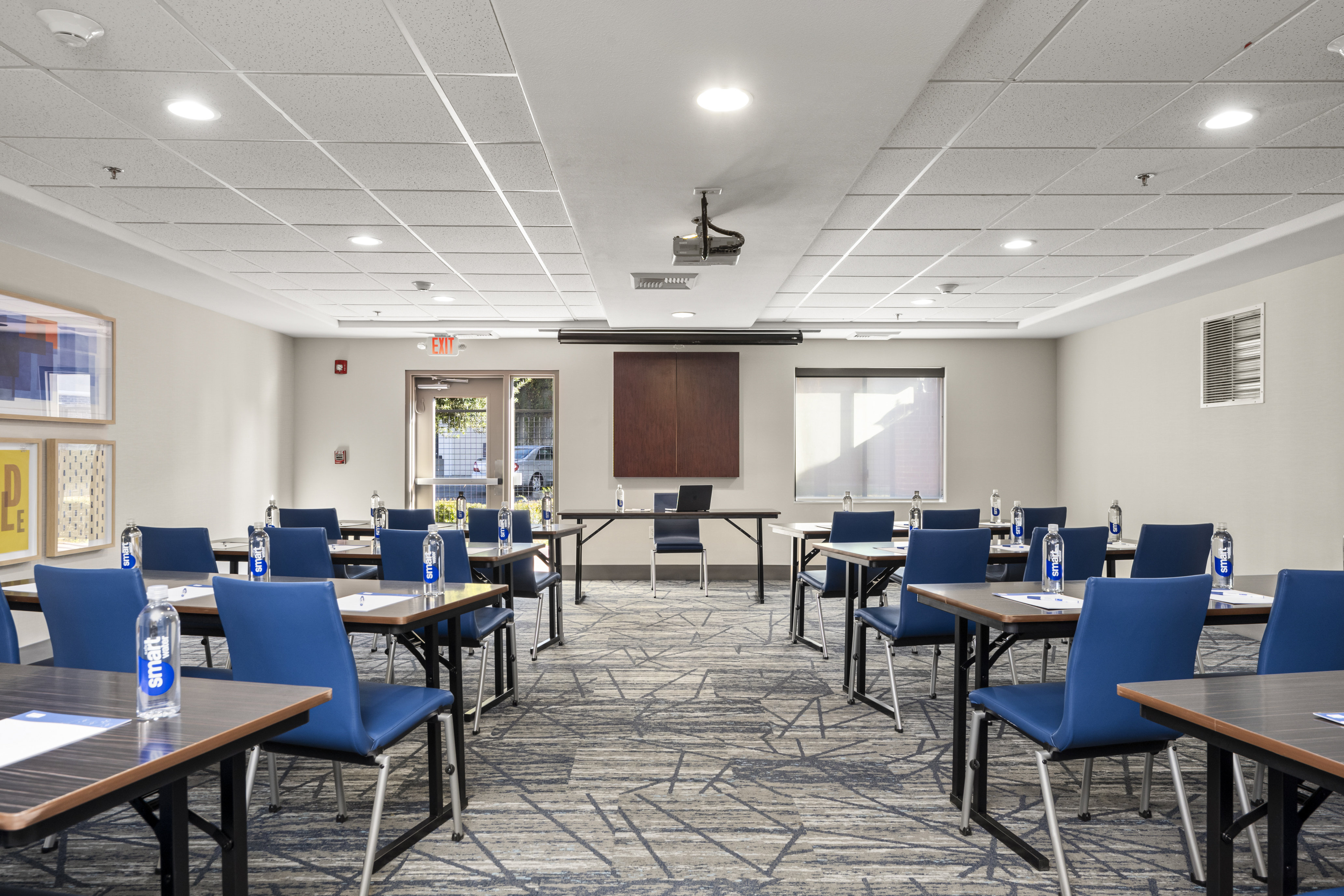 holiday inn express hotel and suites lincoln by ihg