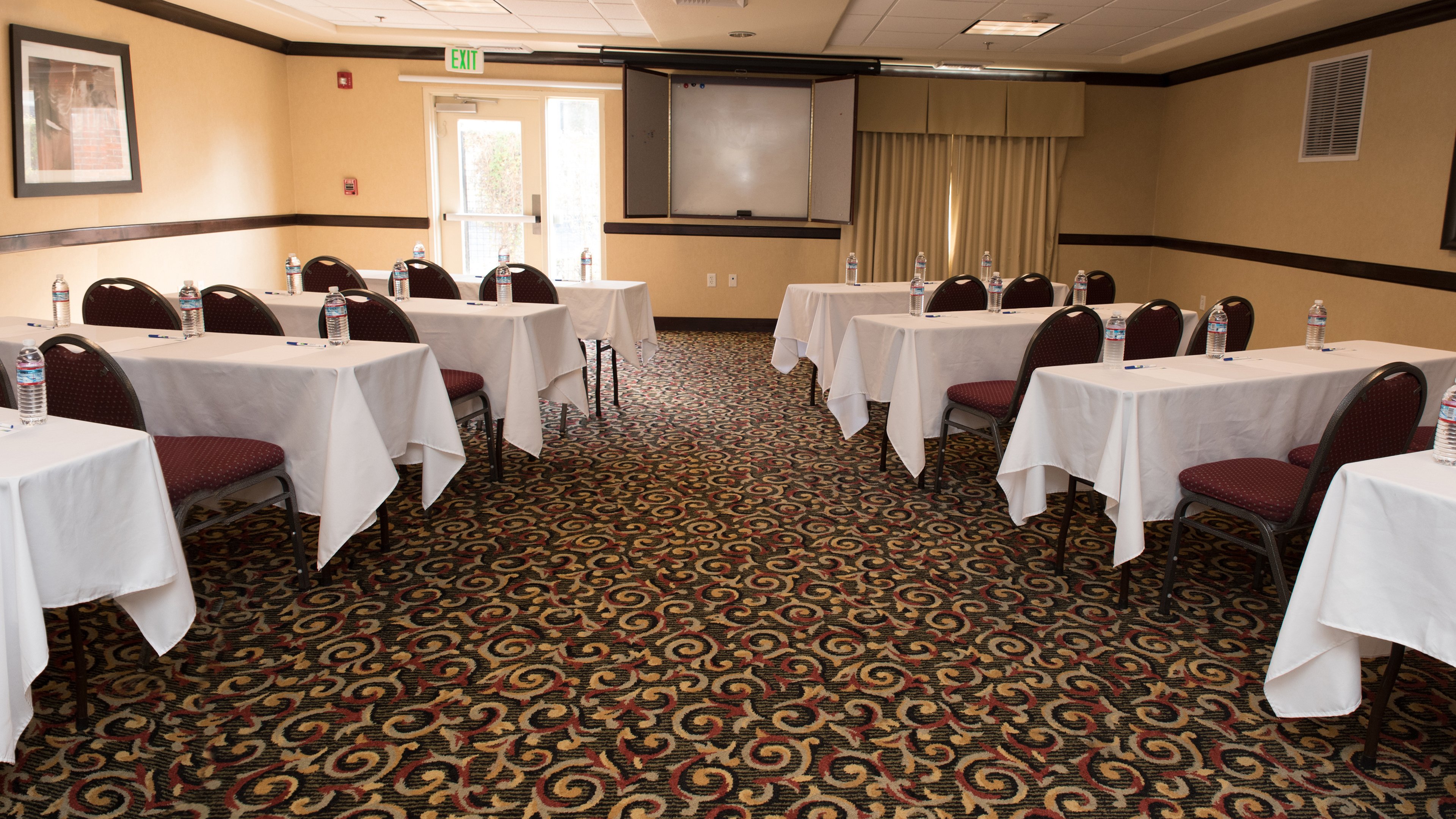 holiday inn express hotel and suites lincoln by ihg