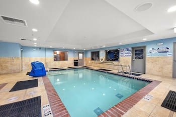 Holiday Inn Express Hotel & Suites Lincoln By Ihg,Roseville>>Lincoln,3 star