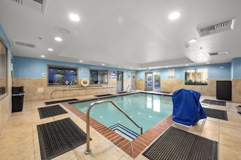 Holiday Inn Express Hotel & Suites Lincoln By Ihg,Roseville>>Lincoln,3 star