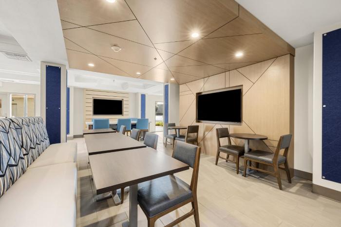 holiday inn express hotel and suites lincoln by ihg