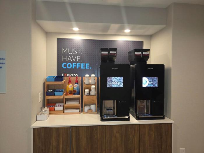 holiday inn express hotel and suites lincoln by ihg
