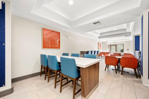 holiday inn express hotel and suites lincoln by ihg