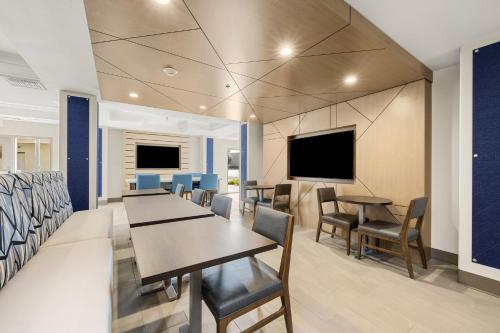 holiday inn express hotel and suites lincoln by ihg