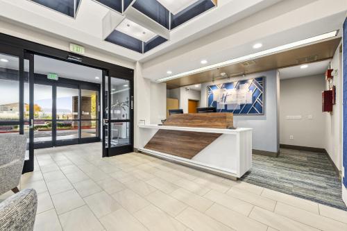 holiday inn express hotel and suites lincoln by ihg
