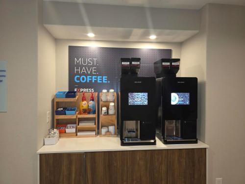 holiday inn express hotel and suites lincoln by ihg
