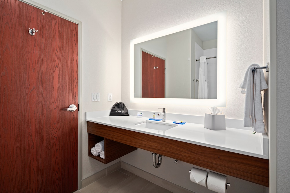 holiday inn express suites van buren ft smith area by ihg