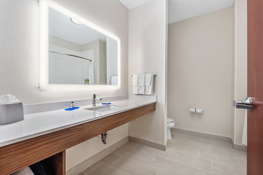 holiday inn express suites van buren ft smith area by ihg