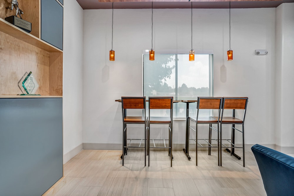 holiday inn express suites van buren ft smith area by ihg
