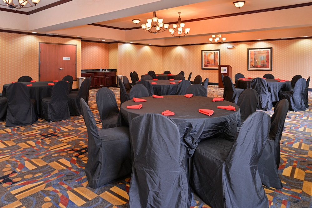 holiday inn express suites van buren ft smith area by ihg