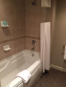 executive suites hotel and resort squamish