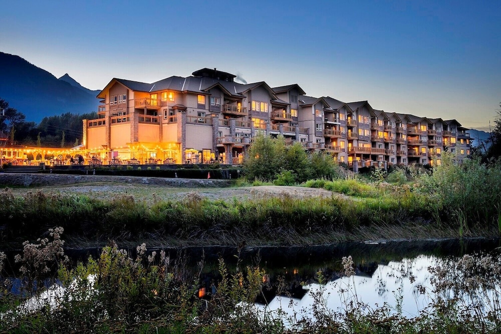 executive suites hotel and resort squamish