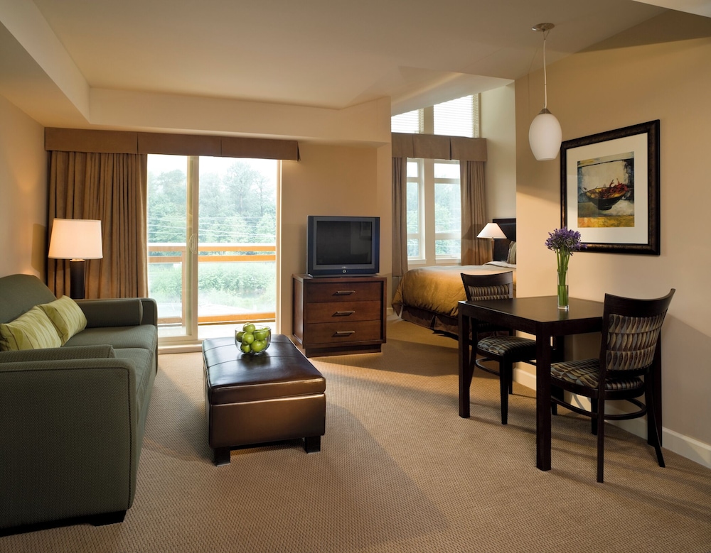 executive suites hotel and resort squamish