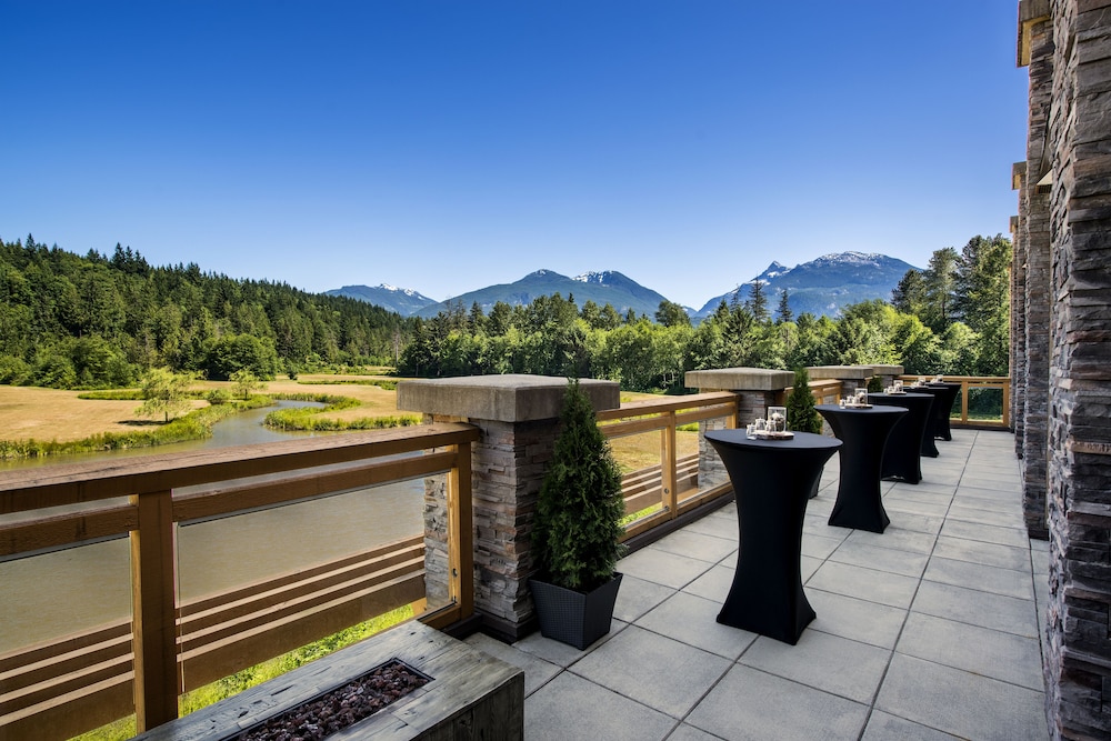 executive suites hotel and resort squamish