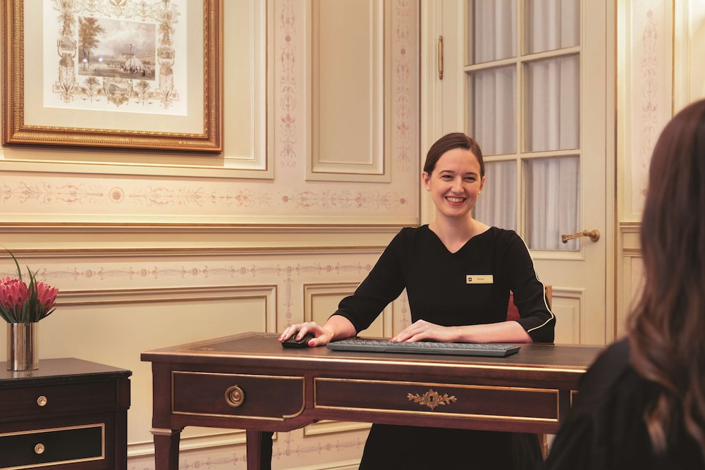 shangri la paris