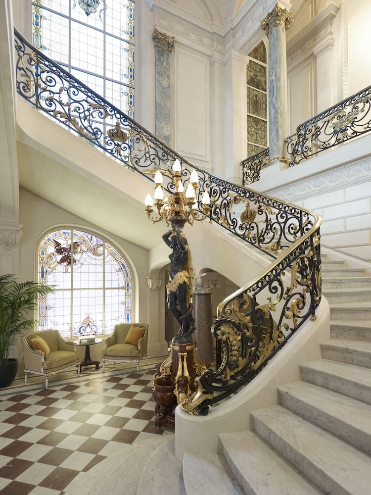 shangri la paris